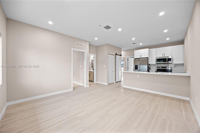 Building Photo - 630 NE 166th St