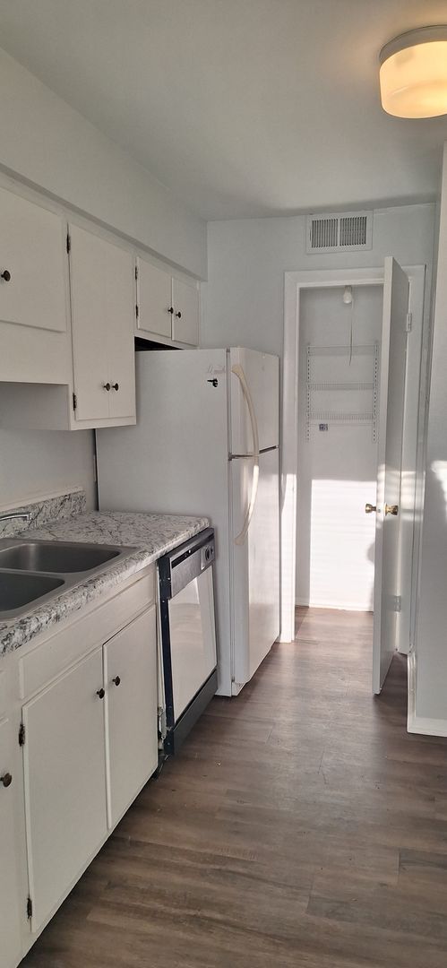 Building Photo - 2 Bedroom Town Home Style, beautiful tree-lined property off Western Blvd in Raleigh.