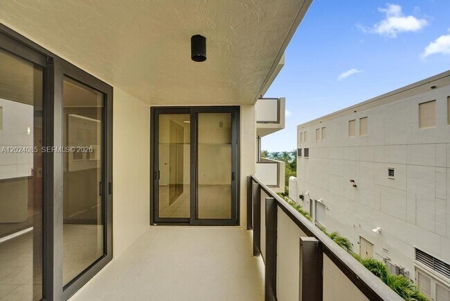Building Photo - 1623 Collins Ave