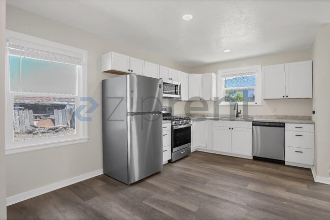 Building Photo - 265 Cherry Dr