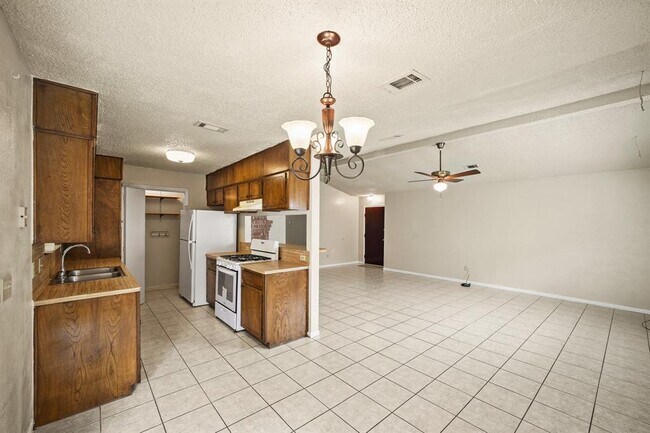 Building Photo - 21122 Southern Colony Ct