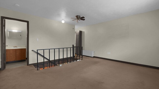 Building Photo - 1 Bedroom Townhouse Apartment