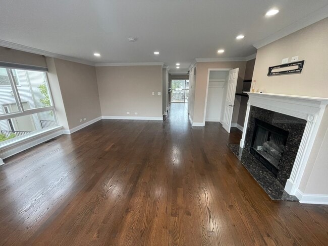 Building Photo - 621 Diamond Pointe Dr