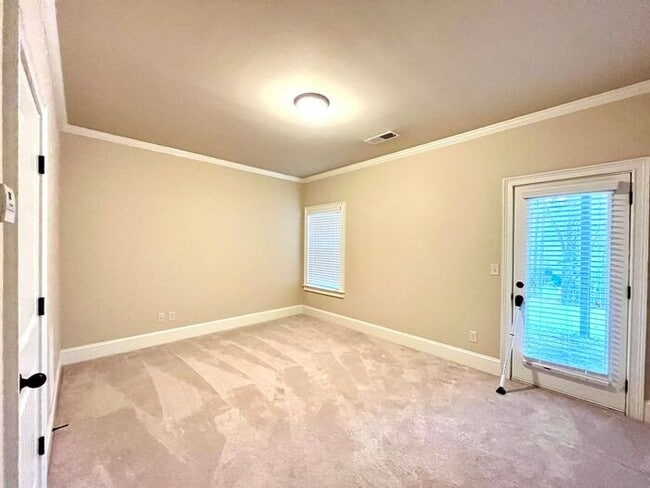 Building Photo - 1040 Jardin Ct