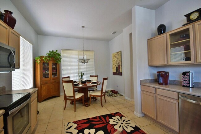 Building Photo - 483 W Carob Dr