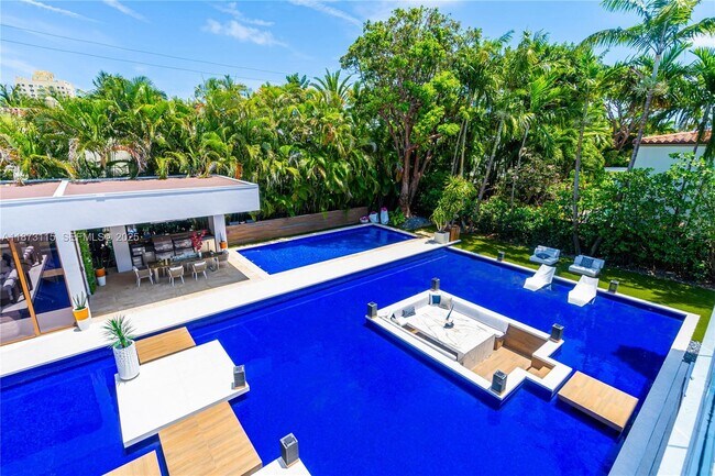 Building Photo - 3009 Pine Tree Dr