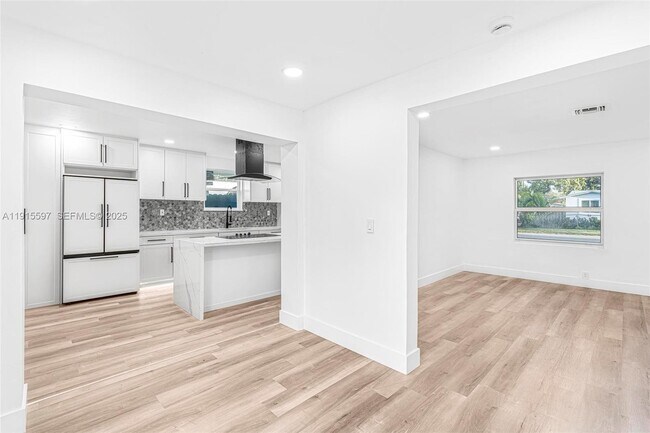 Building Photo - 216 NE 160th St