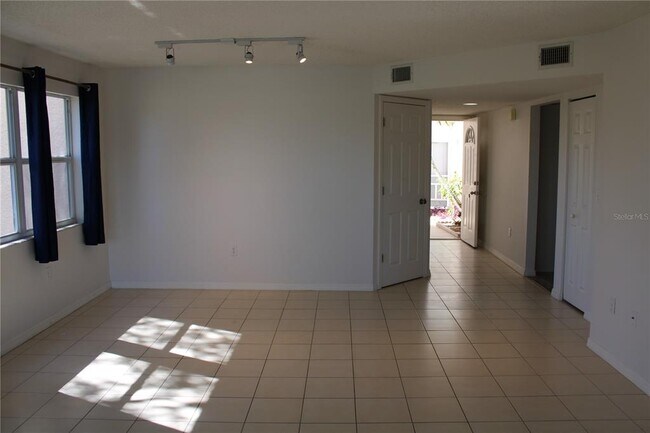 Building Photo - 2602 Waterford Way