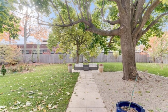 Building Photo - Historic, Character-Rich House - 3 Bed, 3 Bath (2 Full, 2 Half)