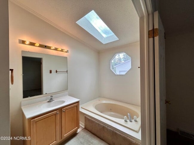 Building Photo - 1075 Captains Ct