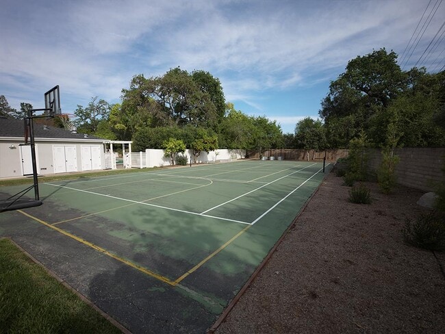 Building Photo - 2 Callado Way