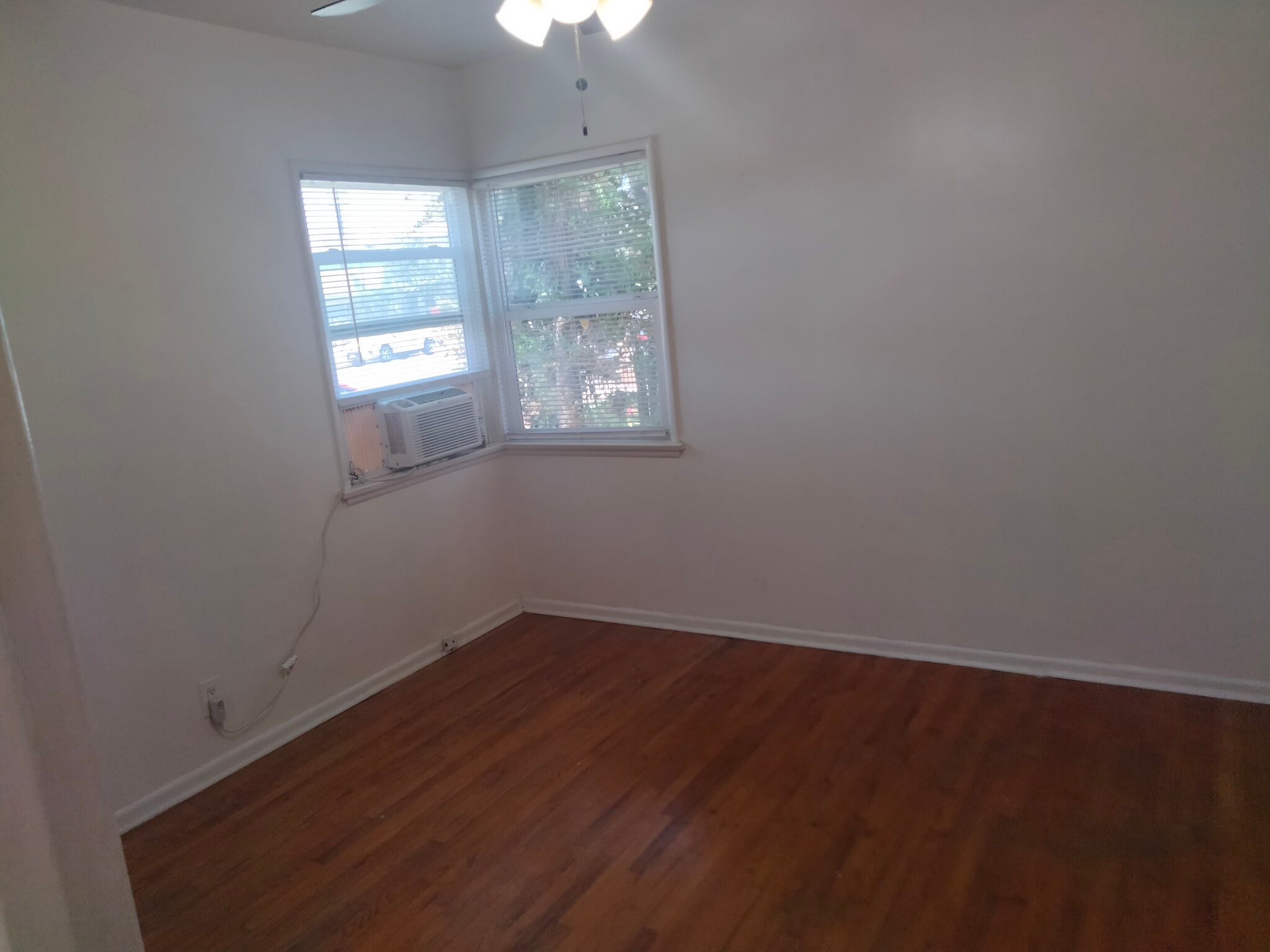 Bedroom windows - 1420 N Hollywood Way