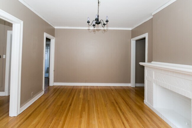 Building Photo - 1322 Oak Ave