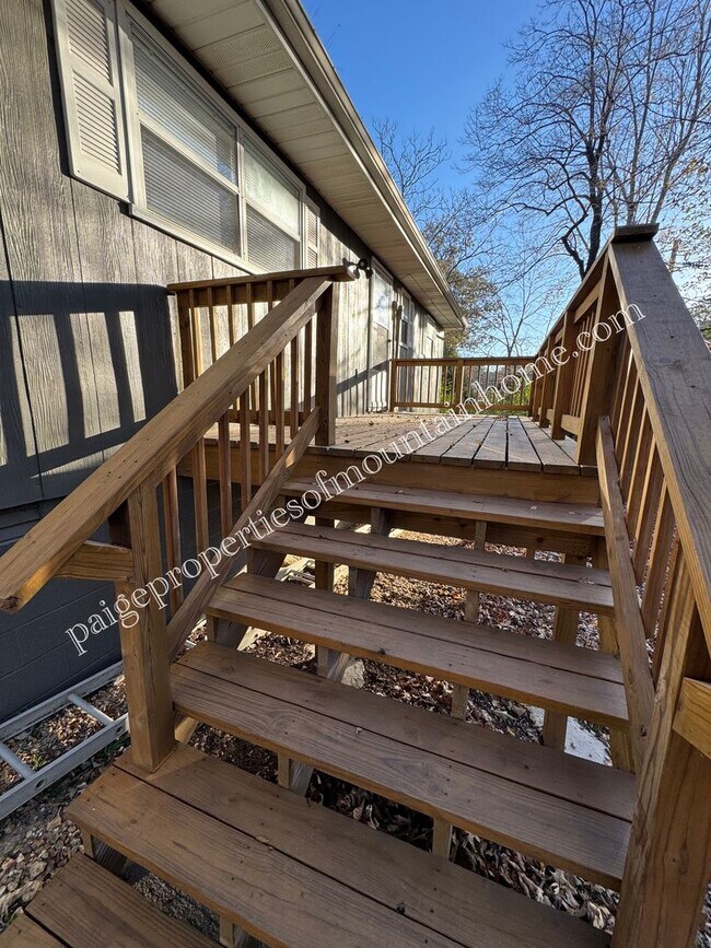 Building Photo - Charming 2 Bedroom, 1.5 Bath Home in Bull Shoals – Corner Lot & Close to Lake Access