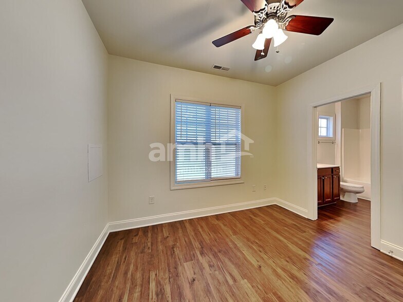 Building Photo - 107 Windy Creek Ln