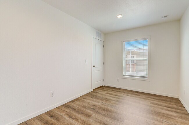 Building Photo - 2627 S Lamb Blvd