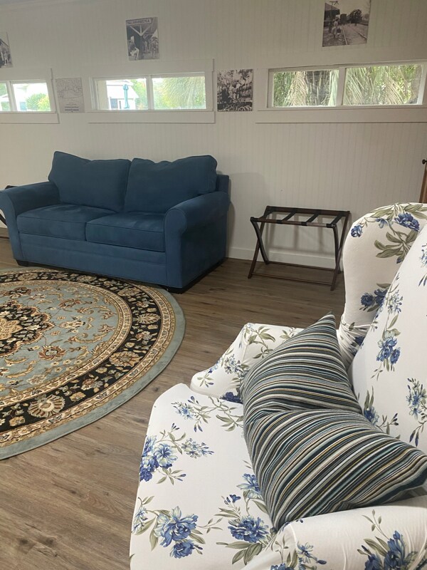 Building Photo - 805 1st St NE