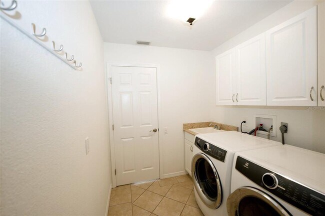 Building Photo - 285 Marquette Rd