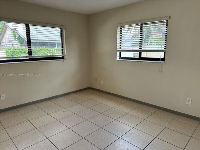 Building Photo - 5828 SW 117th Terrace