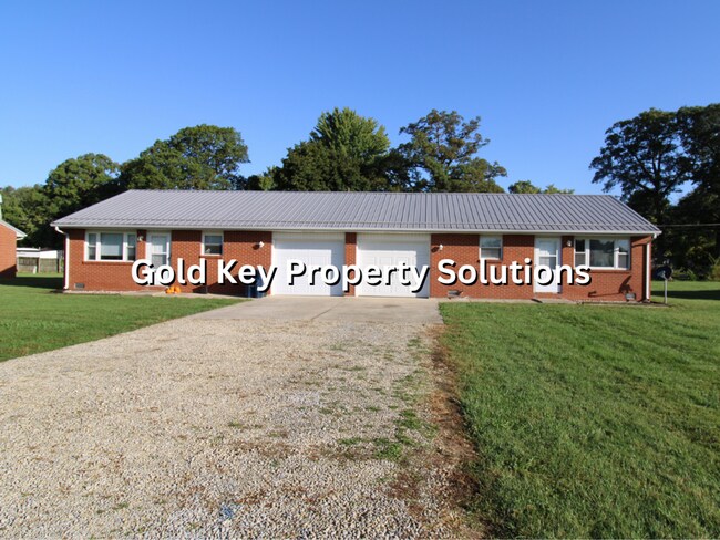 Building Photo - 818-820 Cossack Dr