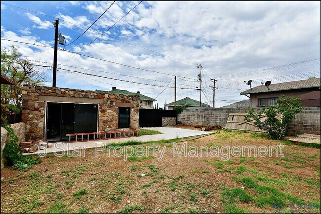 Building Photo - 2906 Wheeling Ave