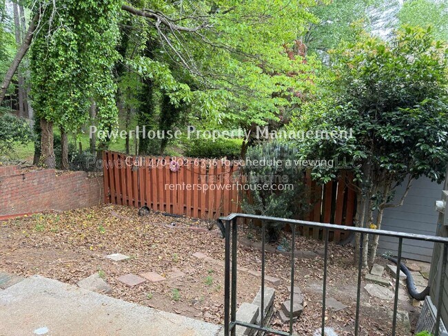 Building Photo - 120 Leeward Ln