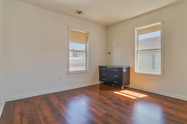 Building Photo - 5209 Polk St