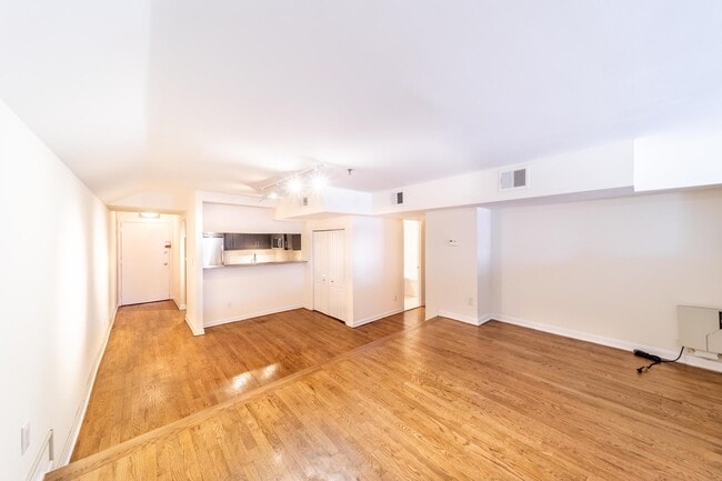 Building Photo - 357 Varick St