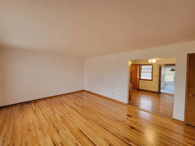 Building Photo - 2316 Royal Dr