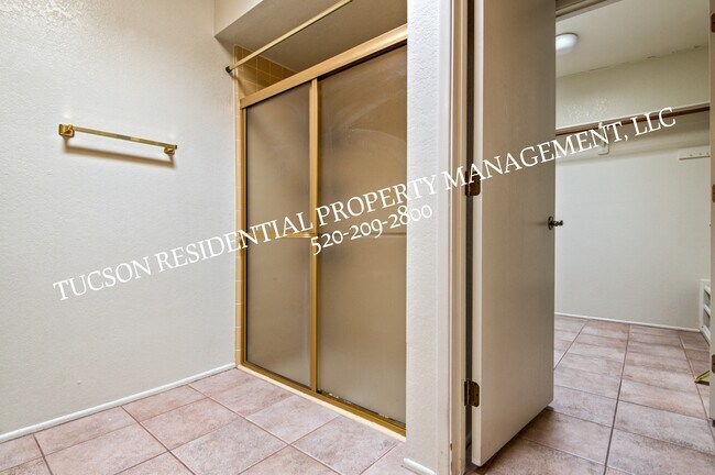 Building Photo - 5084 N Camino Del Lazo