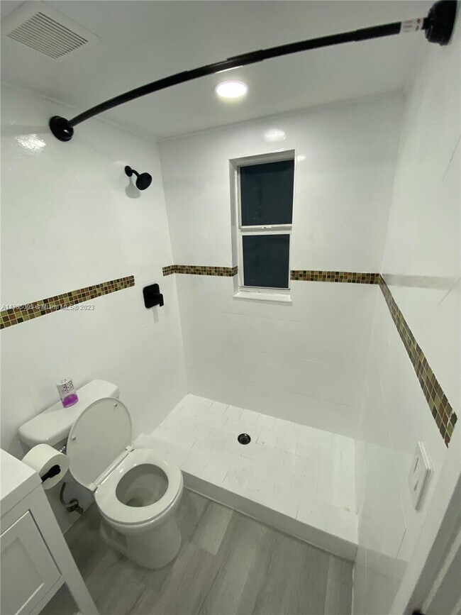 Building Photo - 3071 SW 27th Ave