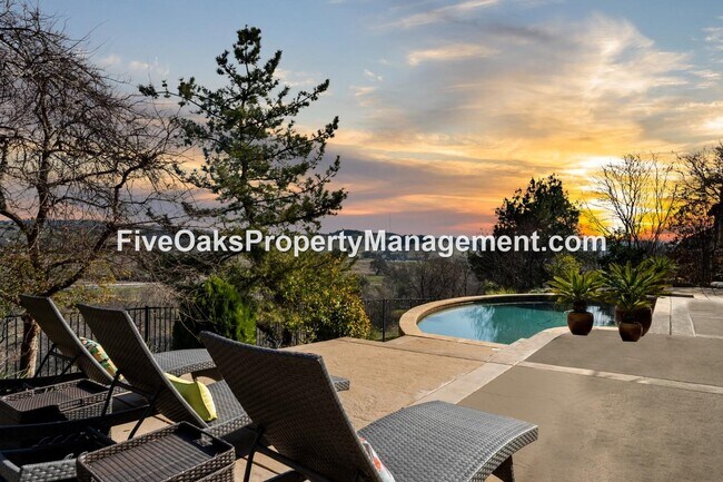 Building Photo - 5185 Mertola Dr
