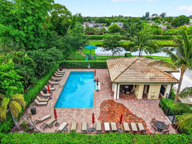 Building Photo - 2833 Troubadour St