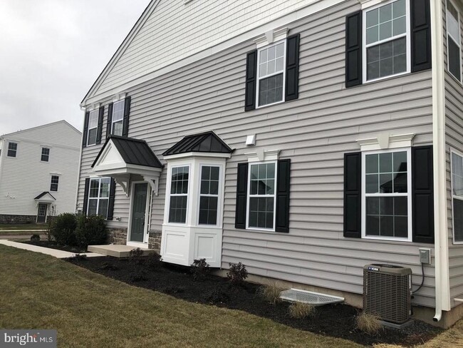 Building Photo - 120 Woodwinds Dr