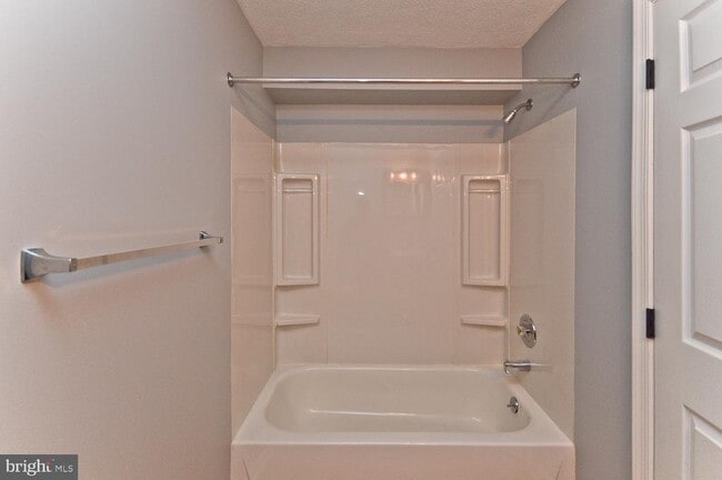 Building Photo - 9505 Baroness Ct