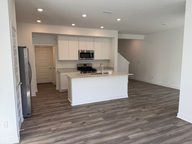 Building Photo - 15203 Farrington Rd