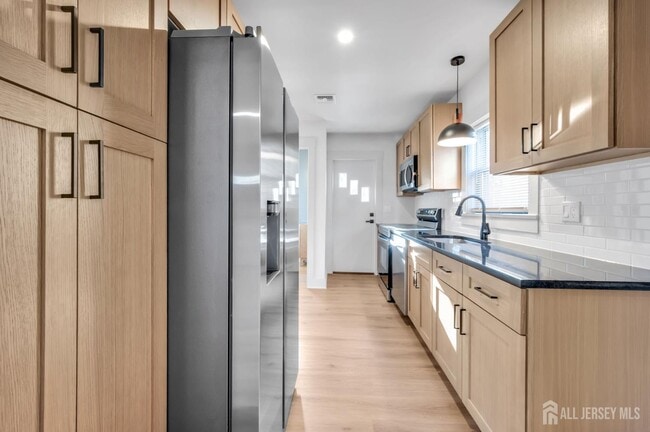 Building Photo - 350 Bergen St