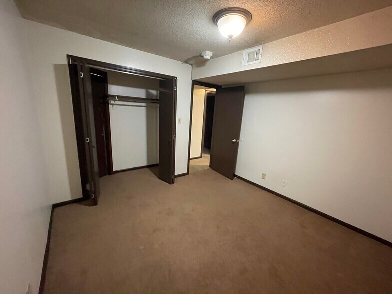Building Photo - 3102 Alpine Dr
