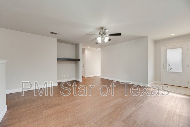 Building Photo - 1034 Churchill Dr