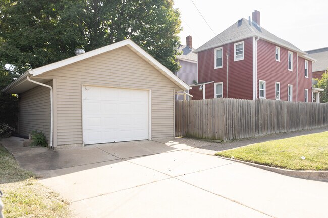 Building Photo - 1001 4th Ave