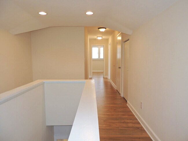 Building Photo - 4 Bed - 2 Full Bath Cape Cod for Rent in S...