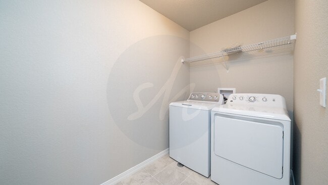 Building Photo - Great Townhome in Cumbre Vista