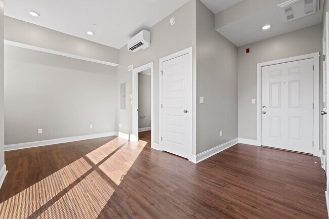 Building Photo - ONE MONTH FREE! 621 MLK *Income Restricted*