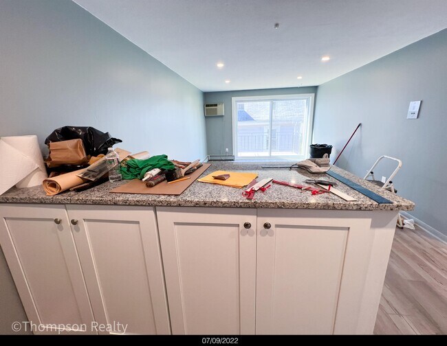 Building Photo - 426 Pleasant St