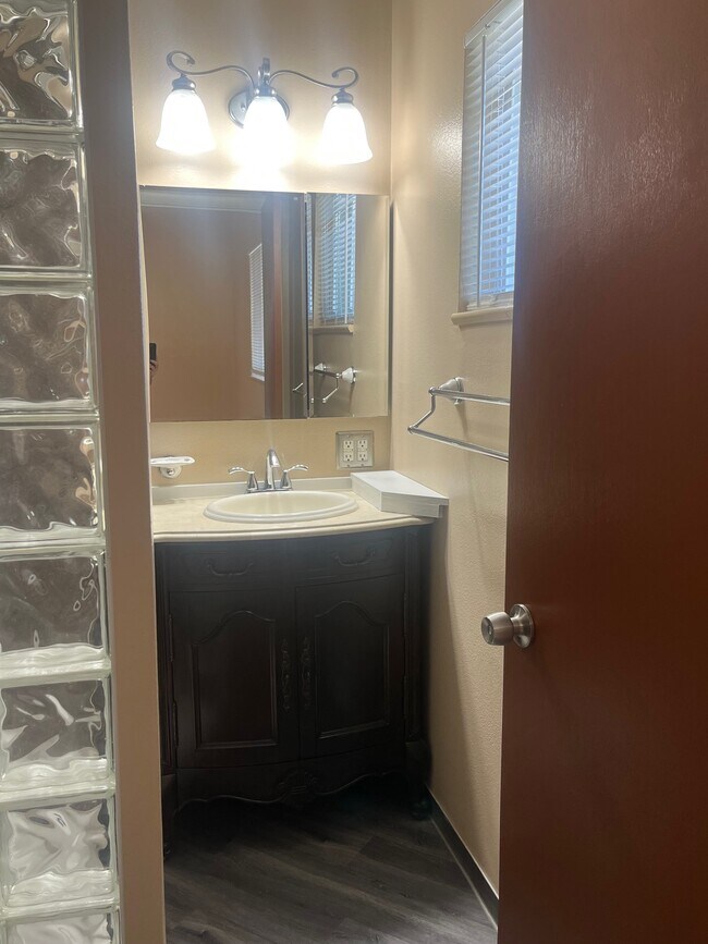 Building Photo - 6448 Iris Way