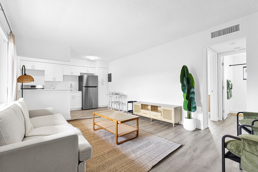 Primary Photo - The Edgewater Apartments