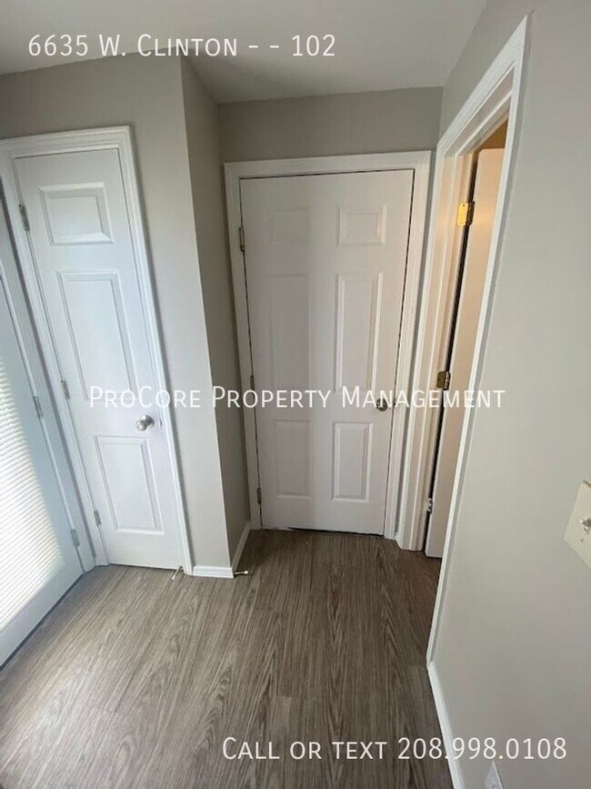 Building Photo - 6635 W Clinton Ln