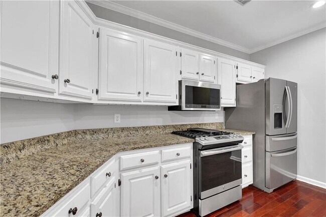 Building Photo - 4825 Chesterfield Ct