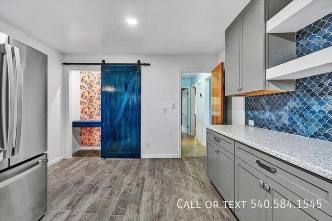 Building Photo - 5001 Hildebrand Rd NW