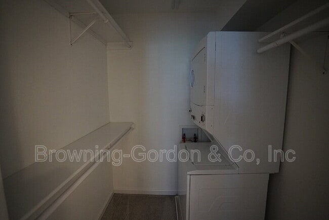 Building Photo - 5025 Hillsboro Pike